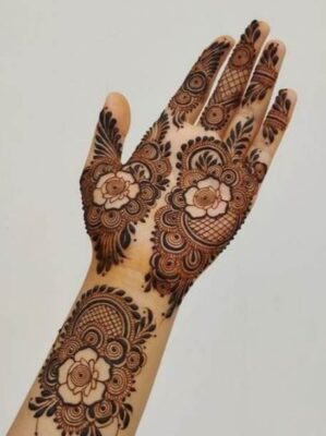 Simple Mehndi Designs are perfect for beginners