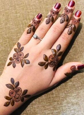Simple Mehndi Designs can be done in less time