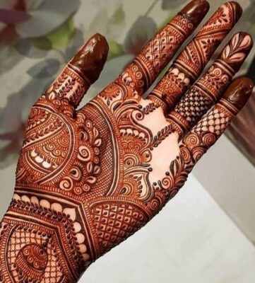 Simple Mehndi Designs can be done in less time