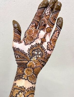 Simple Mehndi Designs enhance the natural beauty of hands