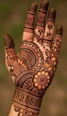 Simple Mehndi Designs give a modern and soft vibe