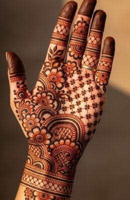 Simple Mehndi Designs look beautiful with minimal patterns