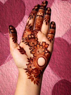 Simple Mehndi Designs look graceful on both hands