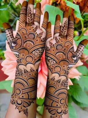 Simple Mehndi Designs suit girls of all ages