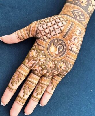 A creative New Mehndi Design Photo highlights modern patterns