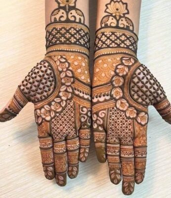 A simple New Mehndi Design Photo can also look very elegant