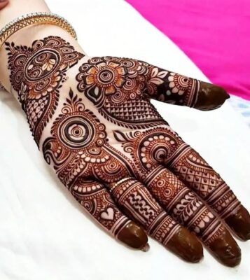A simple yet attractive Full Hand Mehndi Design can make your hands stand out