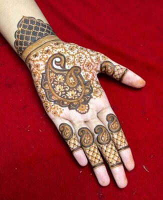 Aesthetic Mehndi Design creates a trendy and unique look