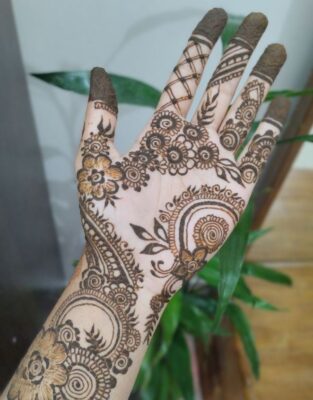 Aesthetic Mehndi Design enhances the beauty of hands