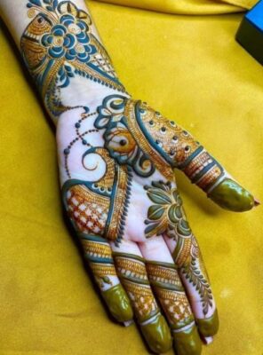 Aesthetic Mehndi Design is loved for its creative touch