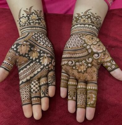 Aesthetic Mehndi Design is suitable for small functions