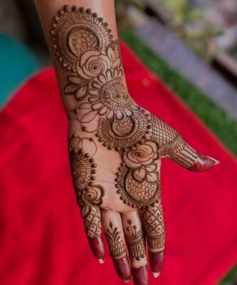 Aesthetic Mehndi Design is trending on social media platforms
