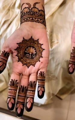 Aesthetic Mehndi Design never goes out of fashion