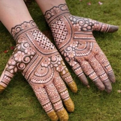 Arabic Mehndi Design creates a graceful and attractive appearance