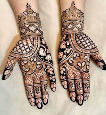 Arabic Mehndi Design follows a diagonal pattern flow