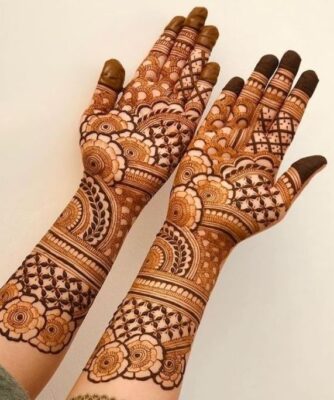 Arabic Mehndi Design gives a clean and classy finish