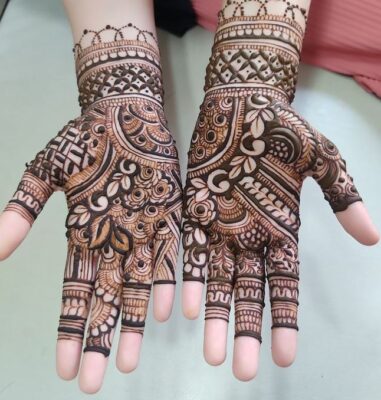 Arabic Mehndi Design is simple but very impressive