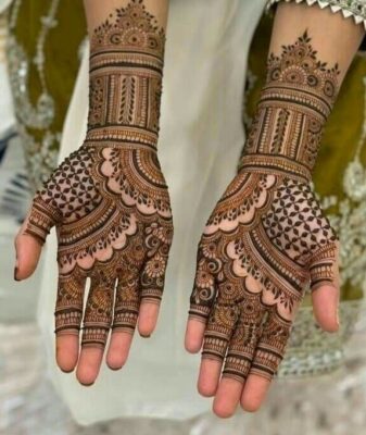 Arabic Mehndi Design is suitable for casual and grand events