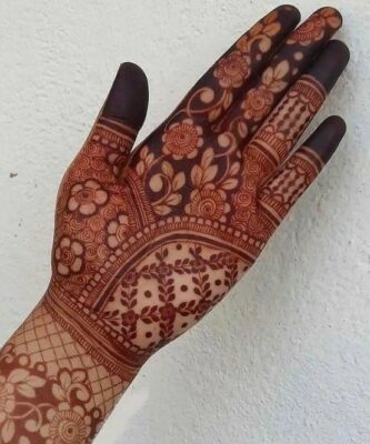 Basic Easy Front Hand Simple Mehndi Design enhances the beauty of the palm