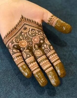 Basic Easy Front Hand Simple Mehndi Design gives a clean and classy finish