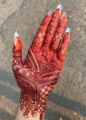 Basic Easy Front Hand Simple Mehndi Design gives a neat and elegant look