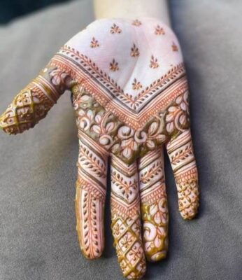Basic Easy Front Hand Simple Mehndi Design uses simple floral motifs