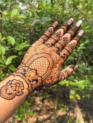 Beautiful Back Hand Mehndi Design with simple floral patterns looks elegant and stylish