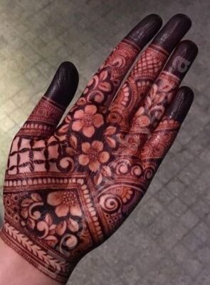 Easy Arabic Mehndi Design can be done in less time