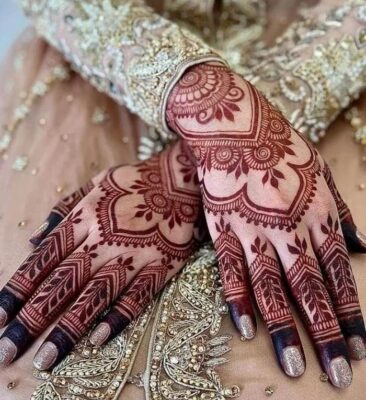 Easy Arabic Mehndi Design gives a classy and trendy vibe