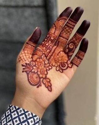 Easy Arabic Mehndi Design is best for festive occasions