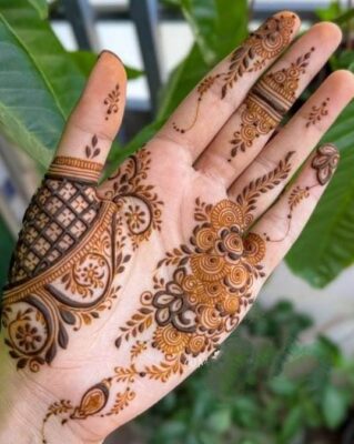 Easy Arabic Mehndi Design is loved for its bold outlines