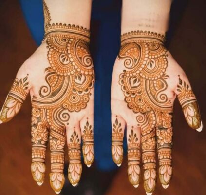 Easy Arabic Mehndi Design is perfect for front and back hands