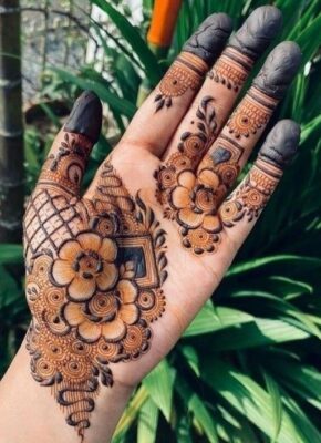 Easy Arabic Mehndi Design is simple and quick to apply