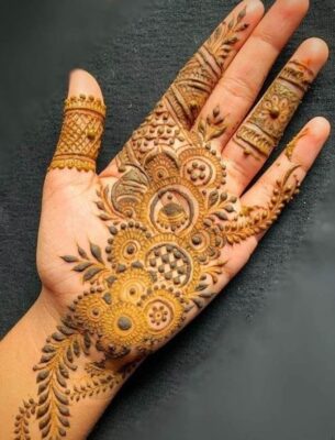 Easy Arabic Mehndi Design is simple but very impressive