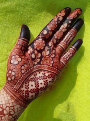 Easy Arabic Mehndi Design looks stunning with dark henna stain