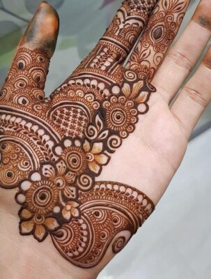Easy Arabic Mehndi Design never goes out of trend