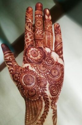 Easy Front Hand Simple Mehndi Design can be done in less time