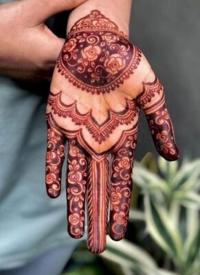 Easy Front Hand Simple Mehndi Design enhances the beauty of the palm