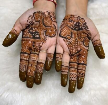Easy Front Hand Simple Mehndi Design gives a neat and elegant look