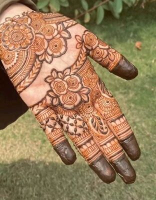 Easy Front Hand Simple Mehndi Design is perfect for college girls
