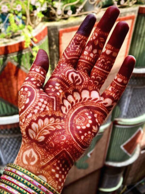 Easy Front Hand Simple Mehndi Design is perfect for festive celebrations