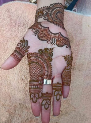 Easy Front Hand Simple Mehndi Design is simple but impressive