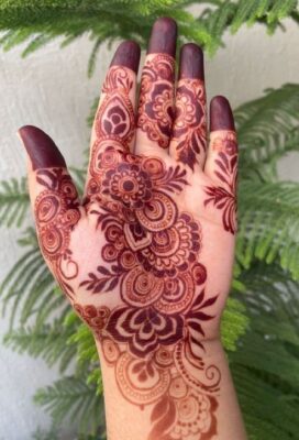 Easy Front Hand Simple Mehndi Design keeps hands looking graceful