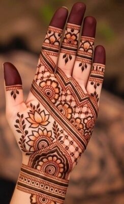 Easy Mehndi Design suits girls of all age groups