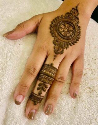 For party looks, Instagram Modern Back Hand Mehndi Design is a perfect option