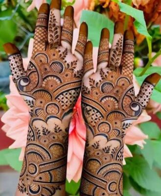 Full Hand Mehndi Design gives a luxurious and classy finish