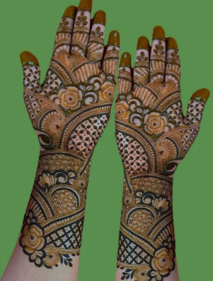 Full Hand Mehndi Design looks balanced and attractive