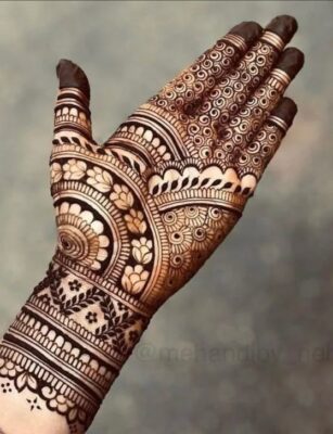 Full Hand Mehndi Design takes time to apply but looks very stunning