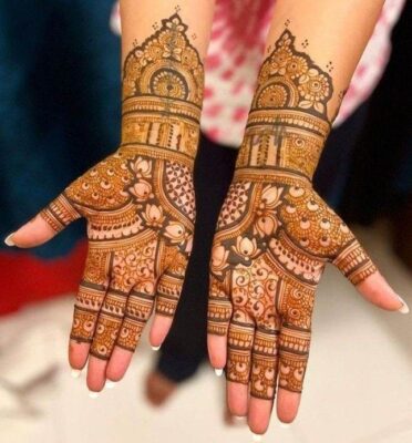 Girls love saving a beautiful New Mehndi Design Photo for inspiration