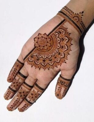 Many blogs publish the latest New Mehndi Design Photo collections